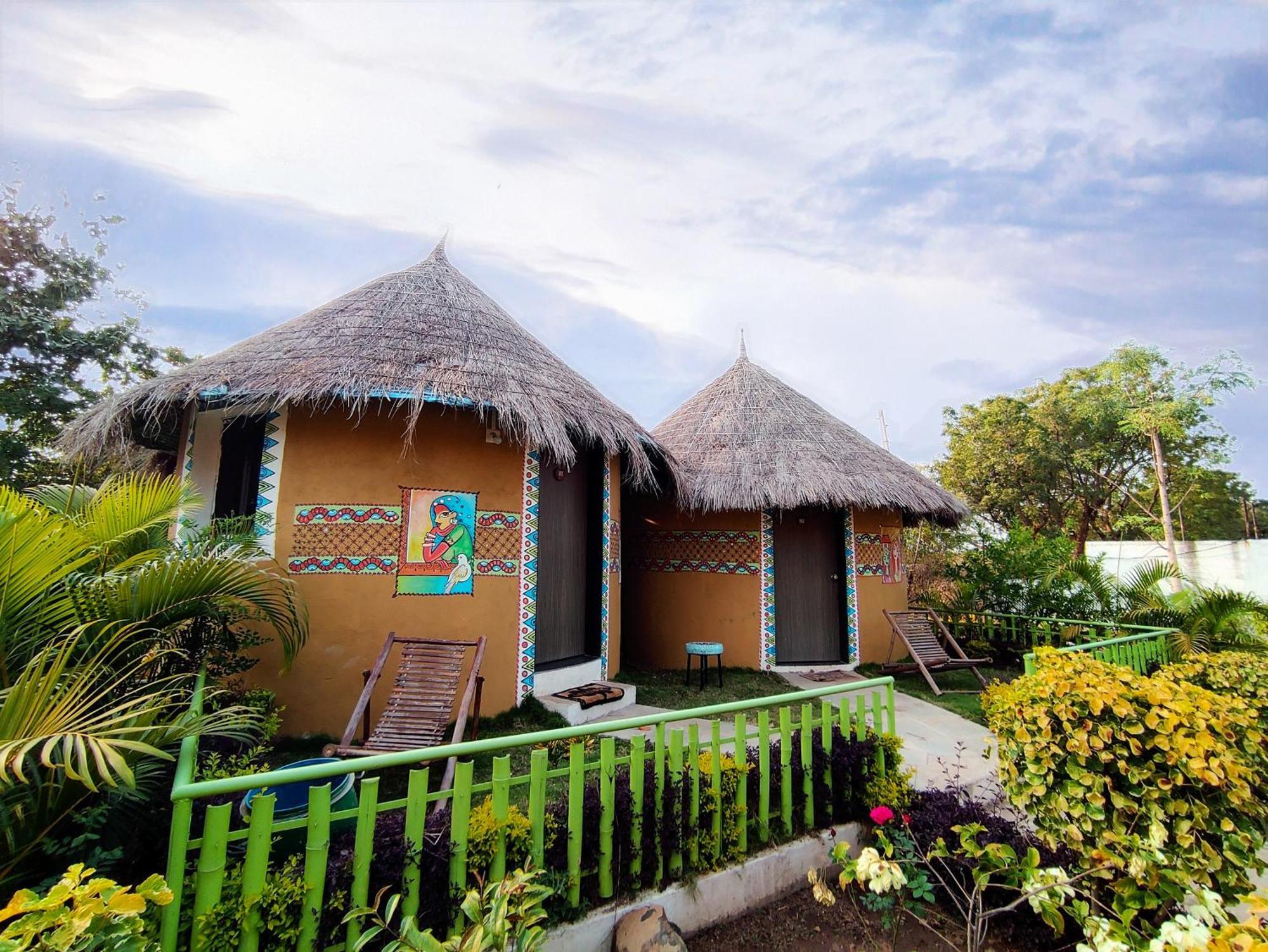Van Vagdo Resort Rajpipla 외부 사진