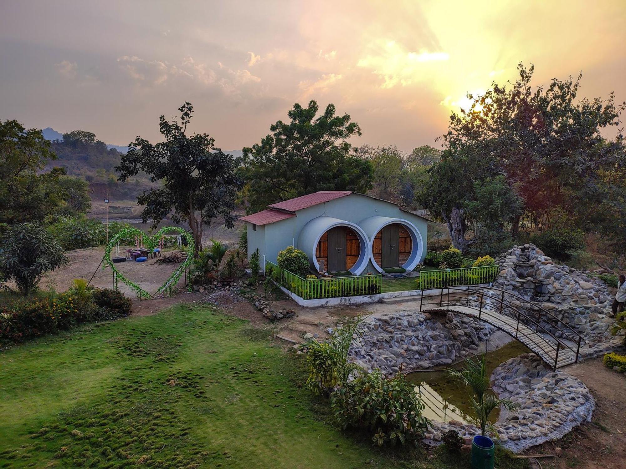 Van Vagdo Resort Rajpipla 외부 사진
