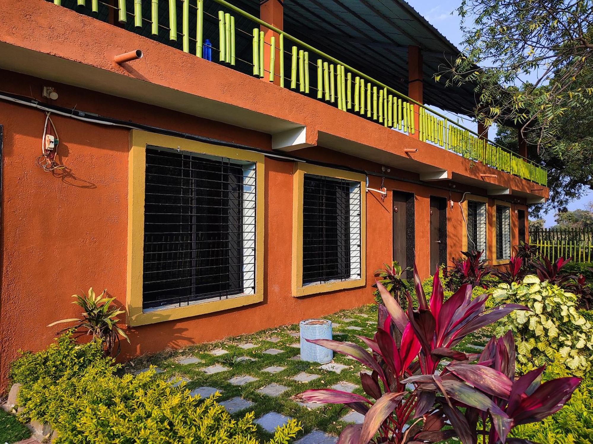 Van Vagdo Resort Rajpipla 외부 사진