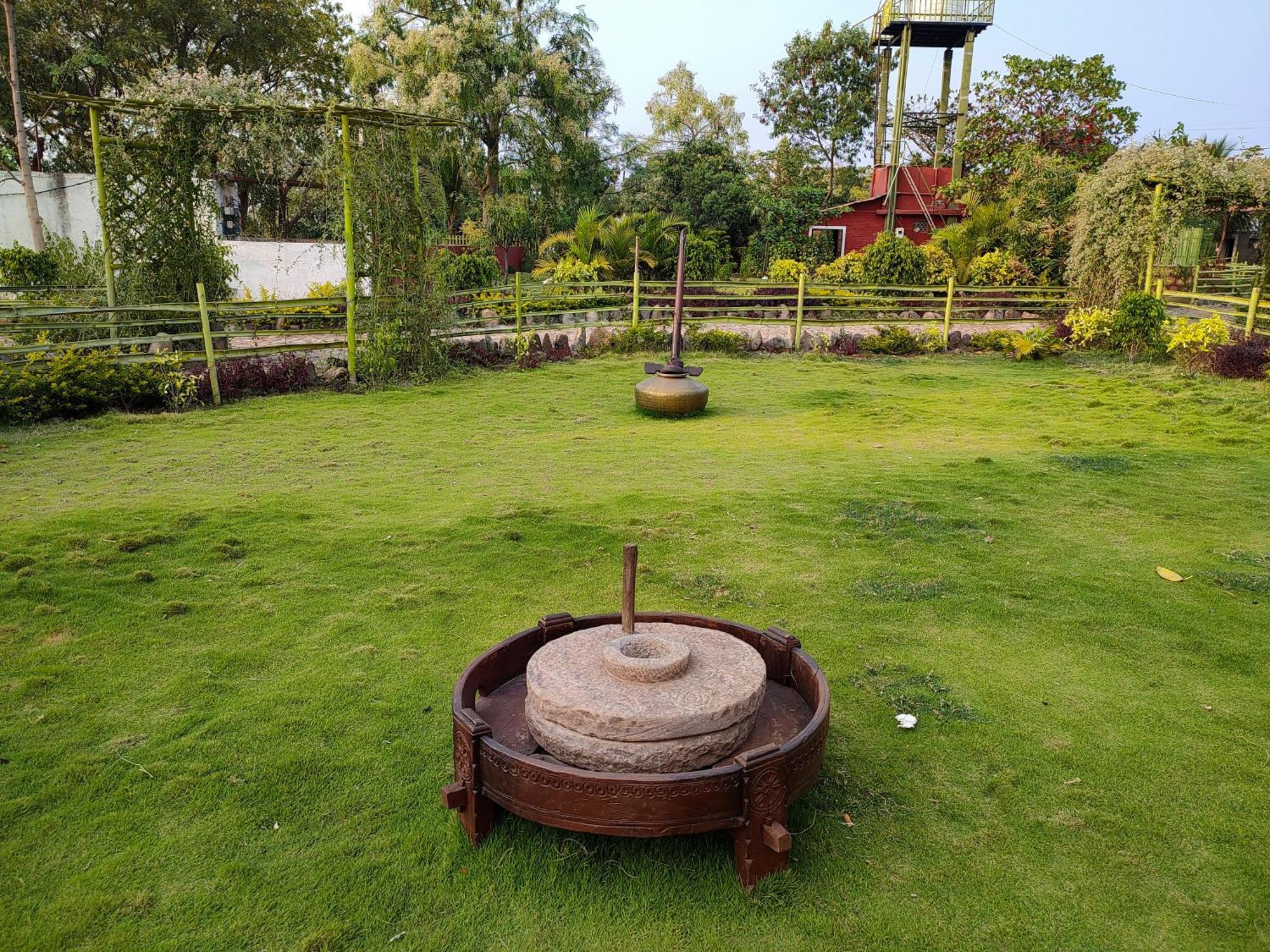 Van Vagdo Resort Rajpipla 외부 사진