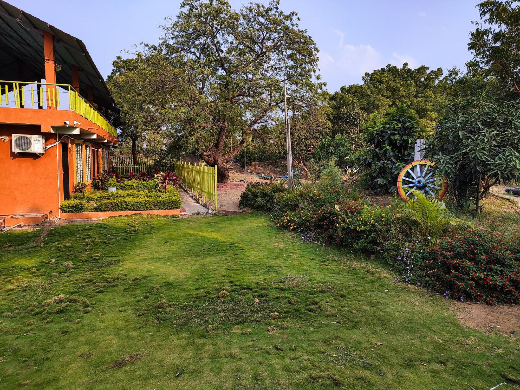 Van Vagdo Resort Rajpipla 외부 사진