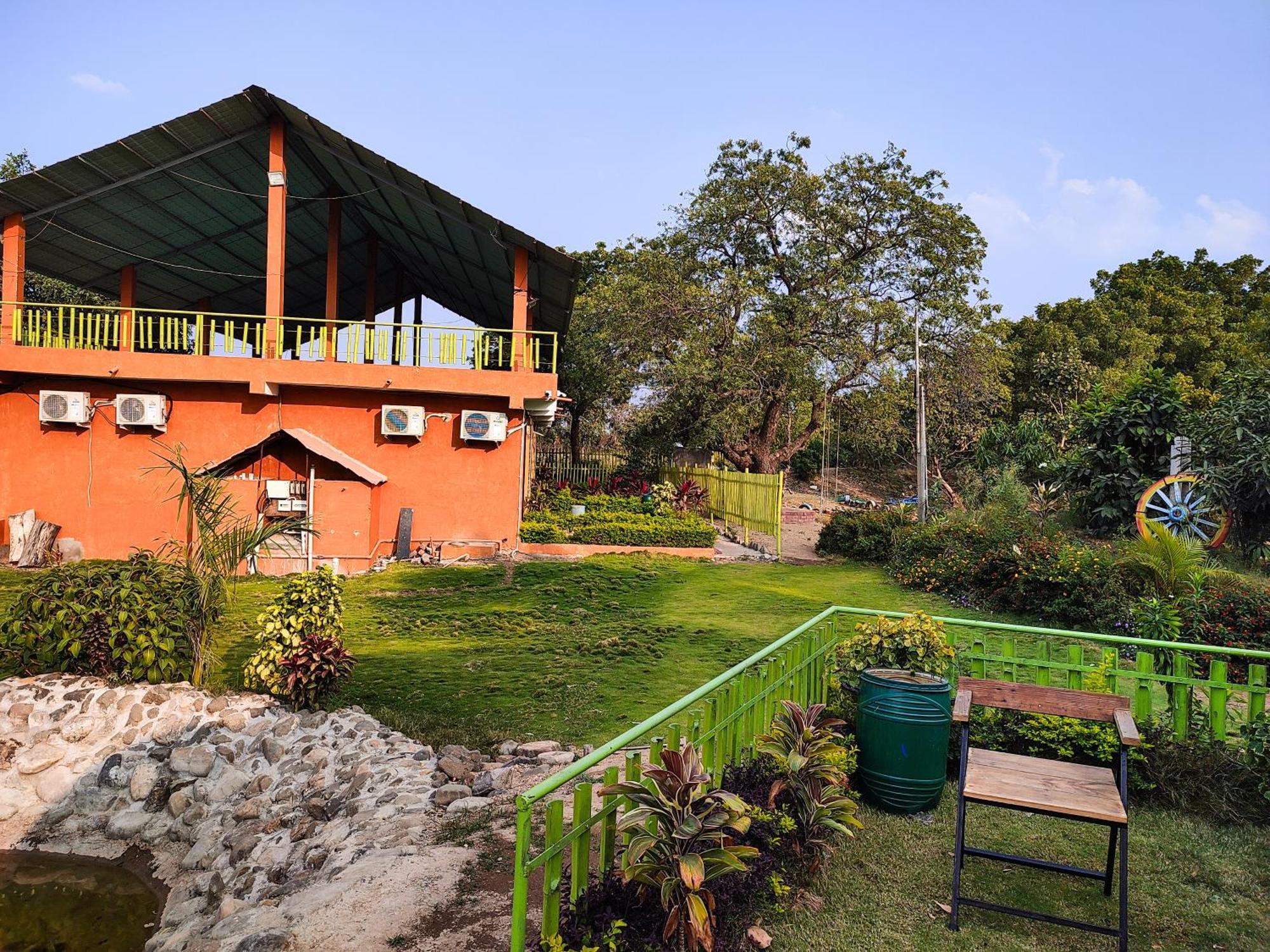Van Vagdo Resort Rajpipla 외부 사진