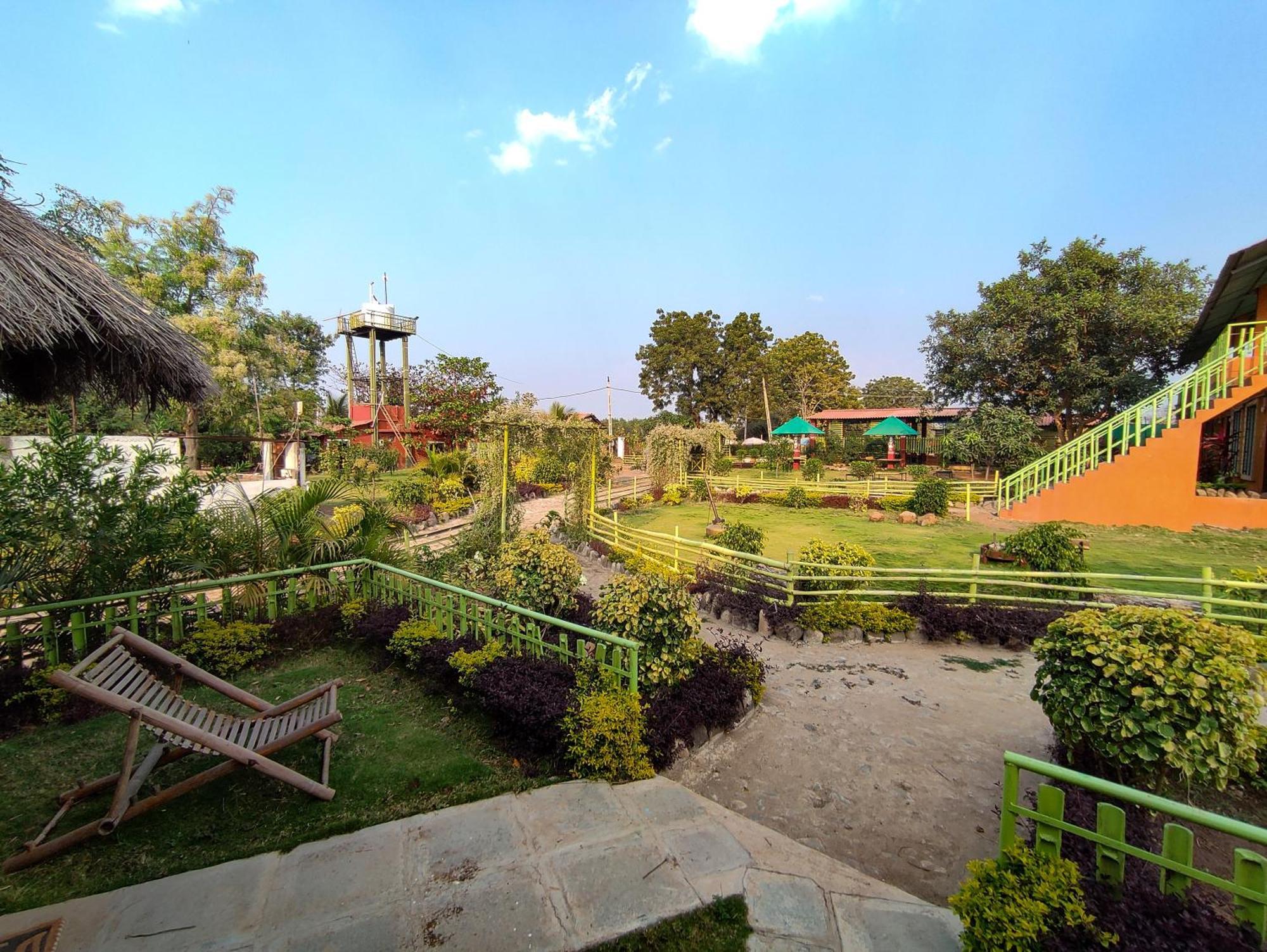 Van Vagdo Resort Rajpipla 외부 사진
